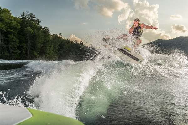 2016-T23_wakesurf-rider_lowres