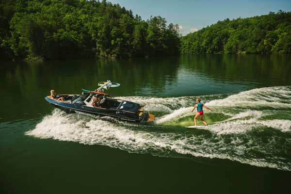 Malibu-20VTX-Performance-Sport-Boat