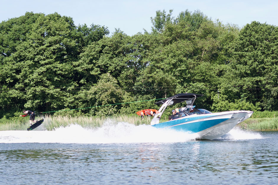 Mitch-Wise-Wakeboarder---Shredding